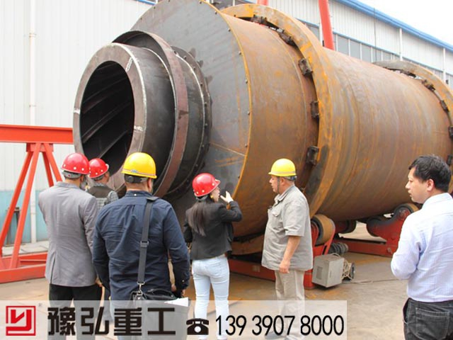 外國(guó)客戶來(lái)我廠考察三回程烘干機(jī)生產(chǎn)車間